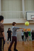 サーブ、そ～れ！